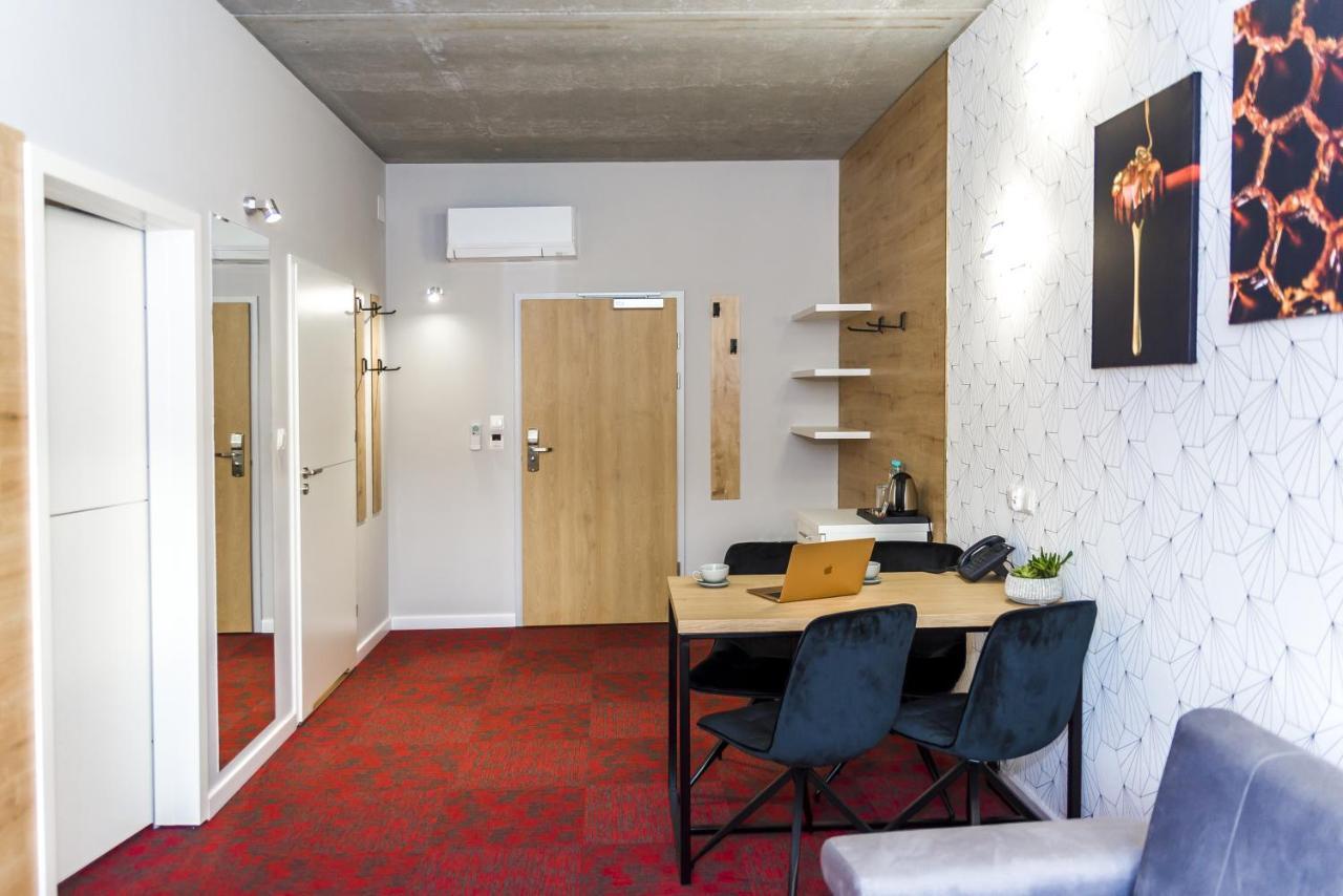 רומיה Hotel 107 מראה חיצוני תמונה